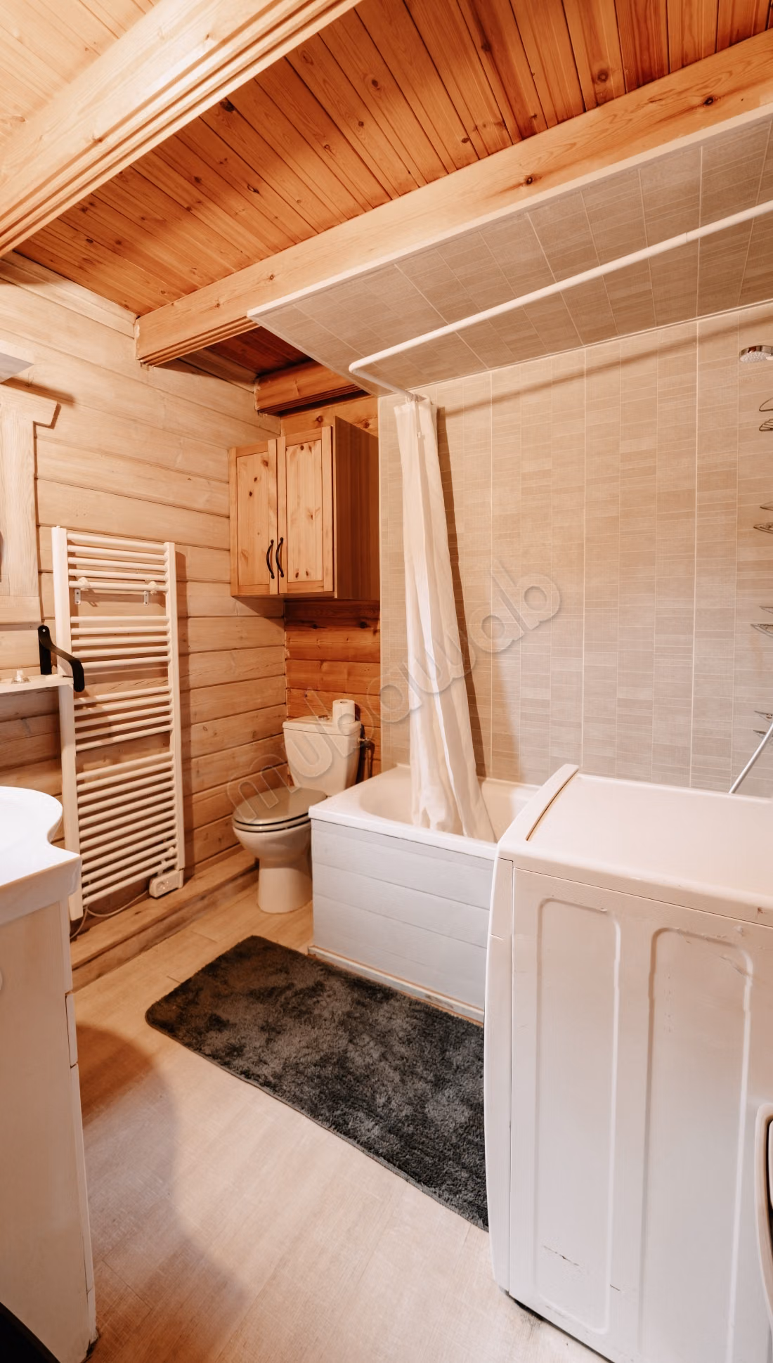 Magnificent Furnished Wooden Chalet. Paris——