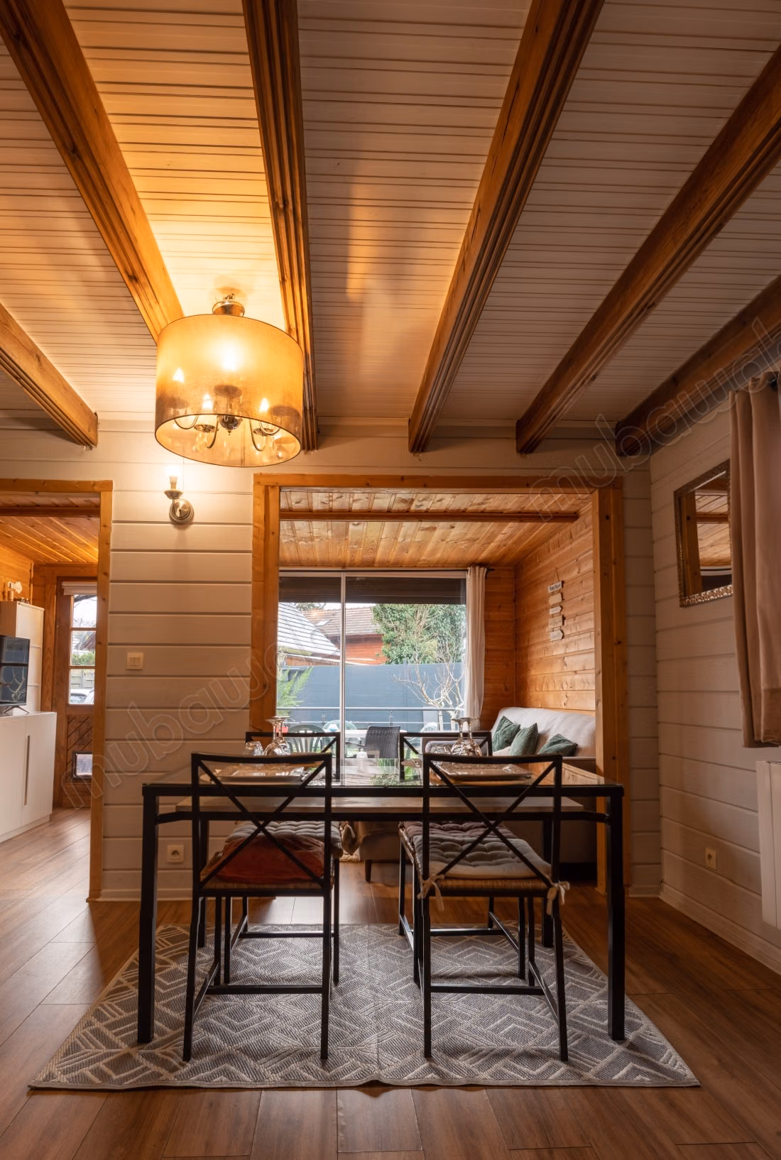 Magnificent Furnished Wooden Chalet. Paris——
