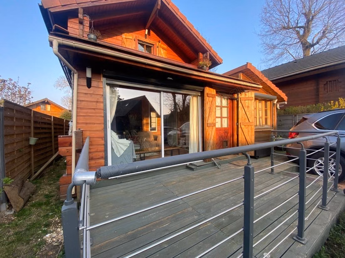 Magnificent Furnished Wooden Chalet. Paris——