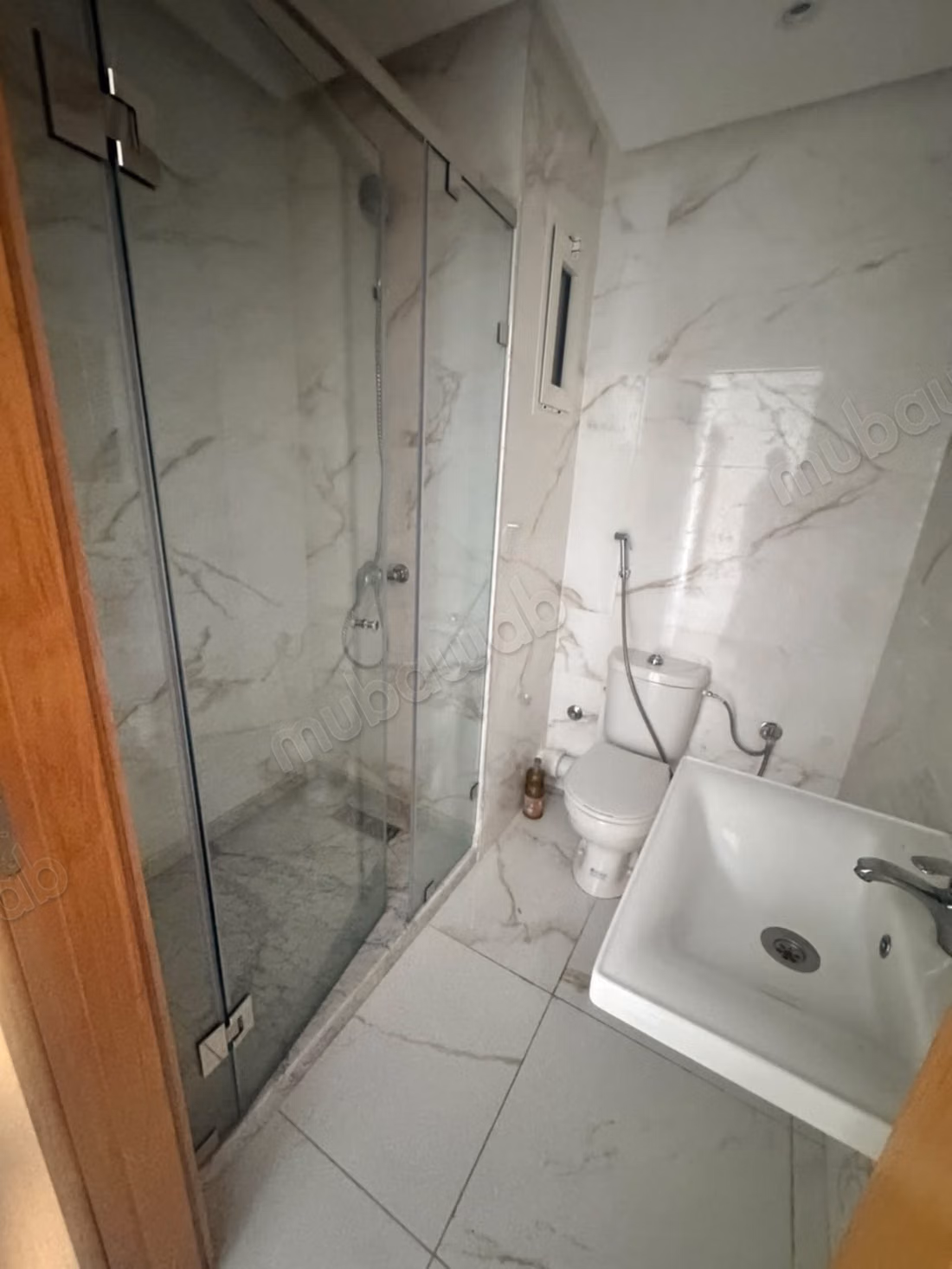 Appartement en location à Harhoura. 3 pièces confortables. Porte blindée, sécurité