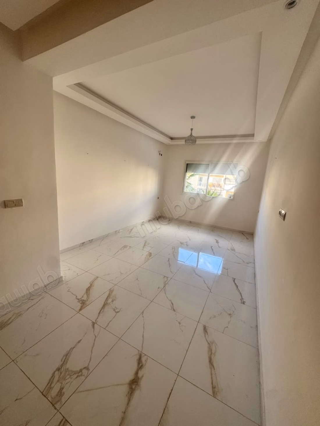 Appartement en location à Harhoura. 3 pièces confortables. Porte blindée, sécurité