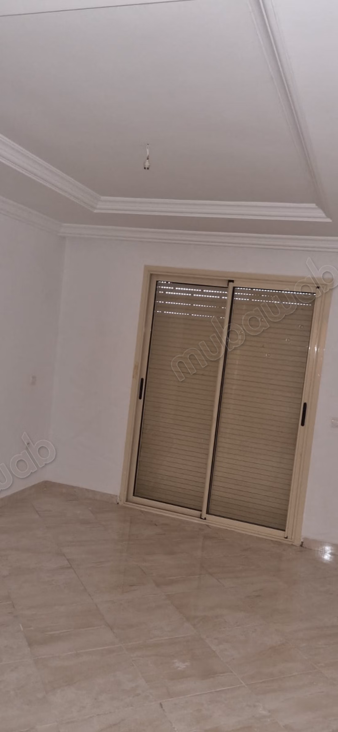 Sell apartment in Tamesna. 6 comfortable rooms. Typical Moroccan living room, secure residence