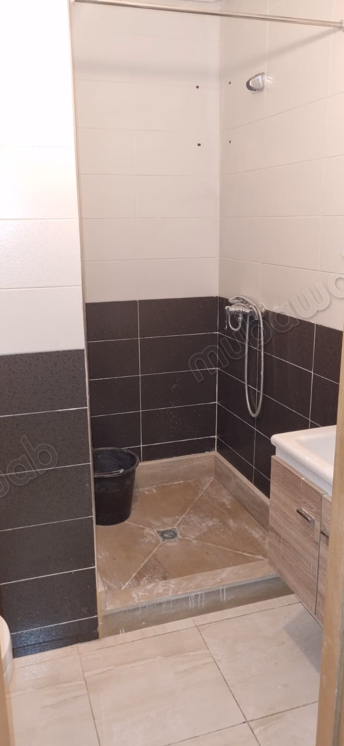 Sell apartment in Tamesna. 6 comfortable rooms. Typical Moroccan living room, secure residence