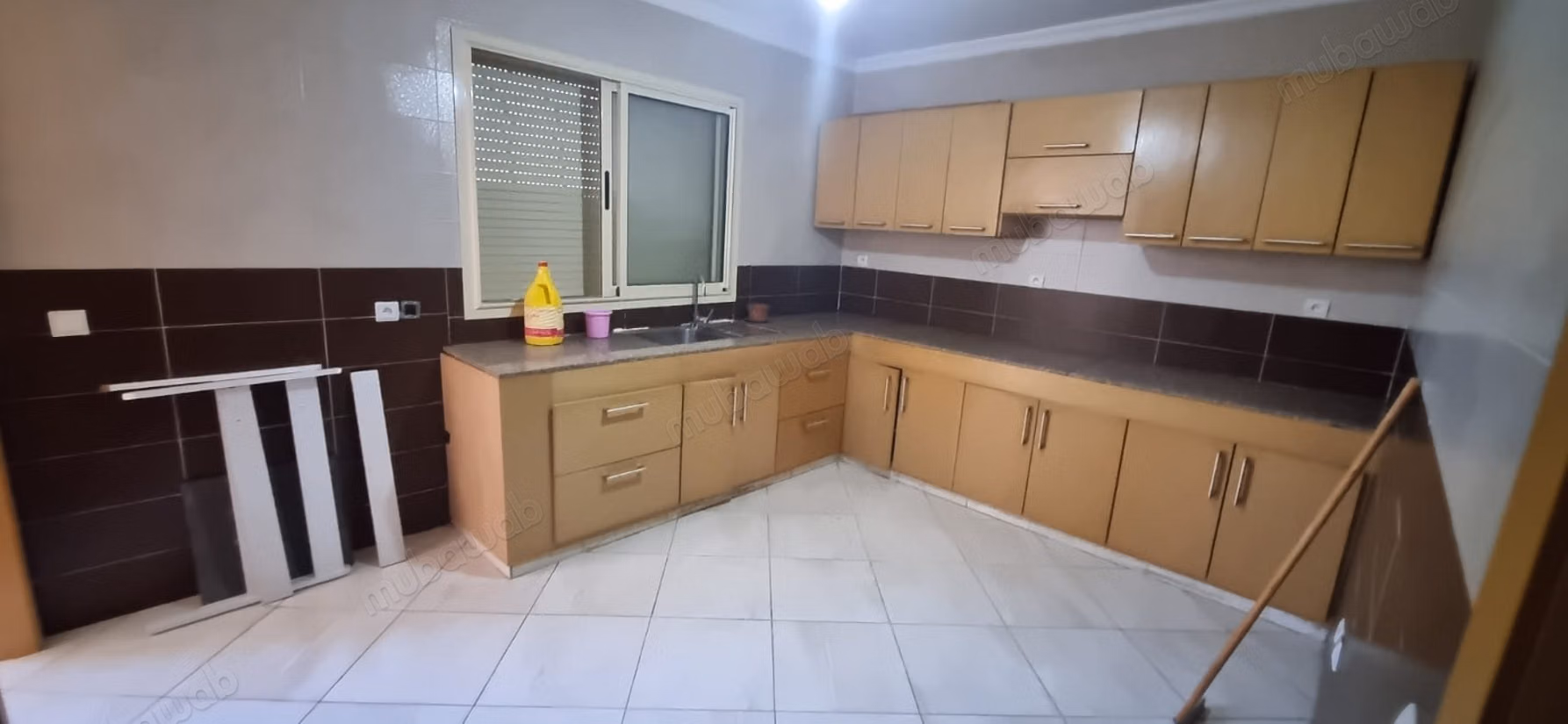 Sell apartment in Tamesna. 6 comfortable rooms. Typical Moroccan living room, secure residence