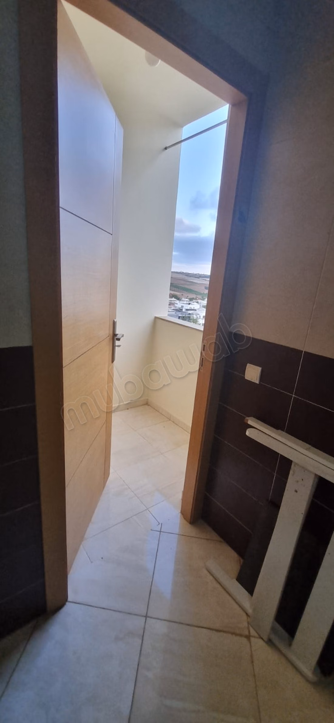 Sell apartment in Tamesna. 6 comfortable rooms. Typical Moroccan living room, secure residence