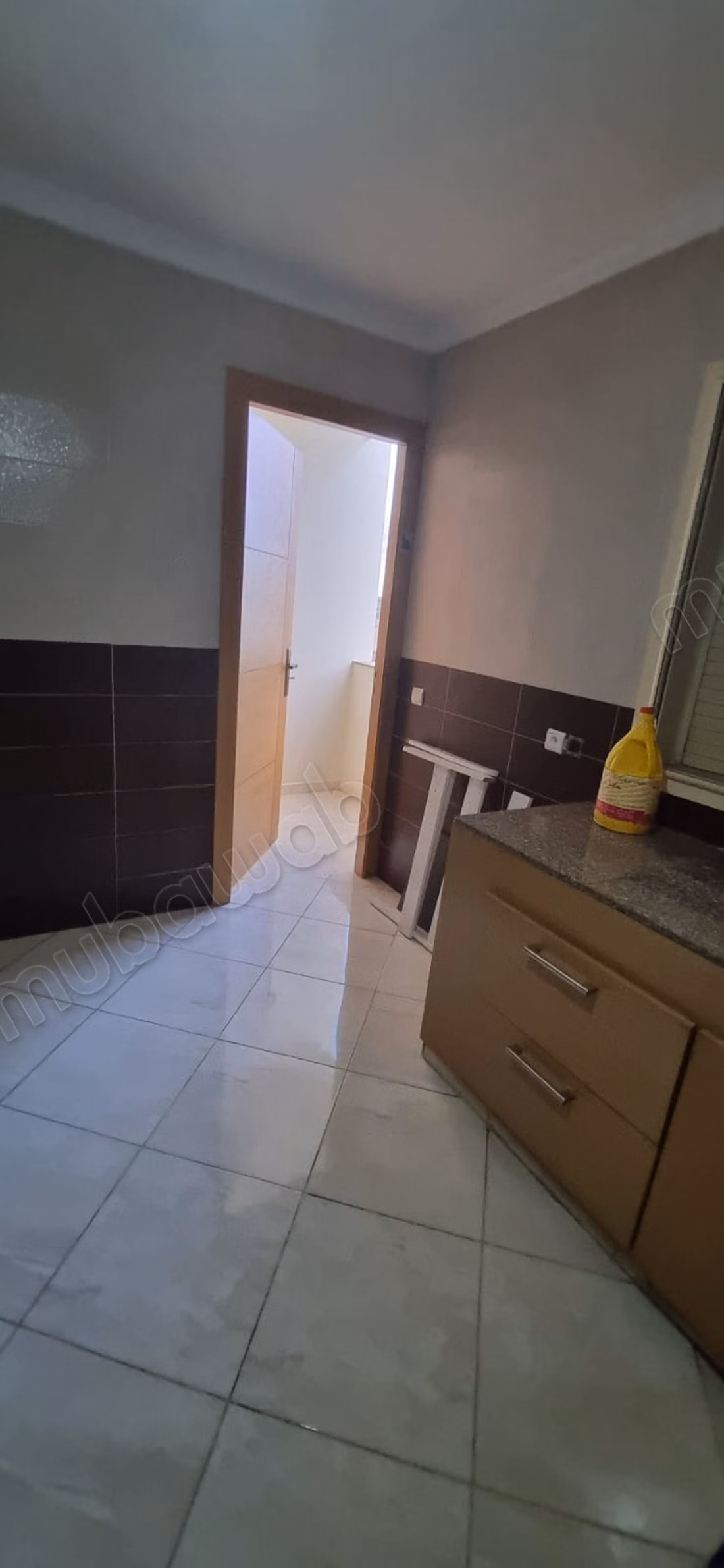 Sell apartment in Tamesna. 6 comfortable rooms. Typical Moroccan living room, secure residence