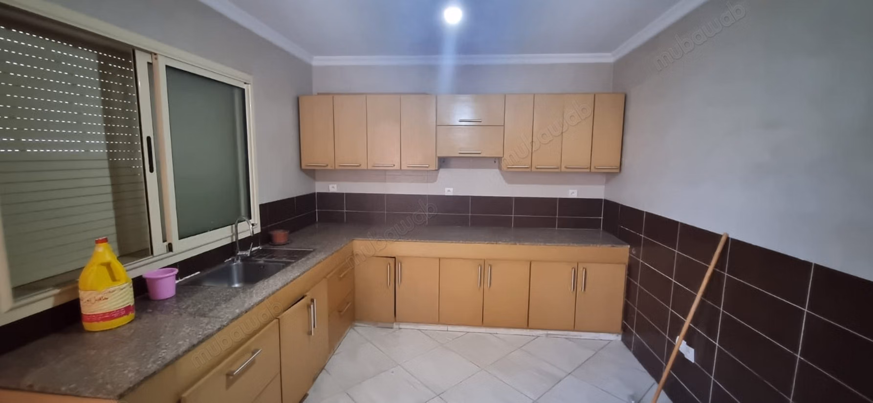 Sell apartment in Tamesna. 6 comfortable rooms. Typical Moroccan living room, secure residence