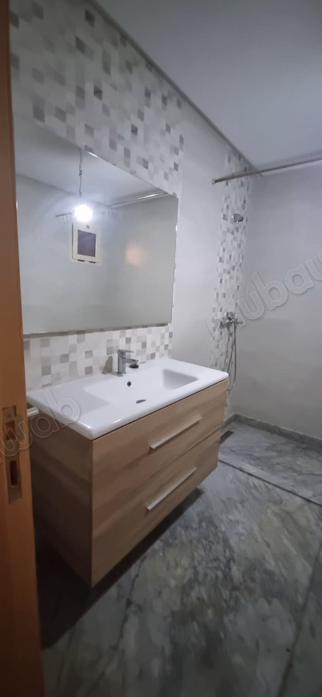 Sell apartment in Tamesna. 6 comfortable rooms. Typical Moroccan living room, secure residence