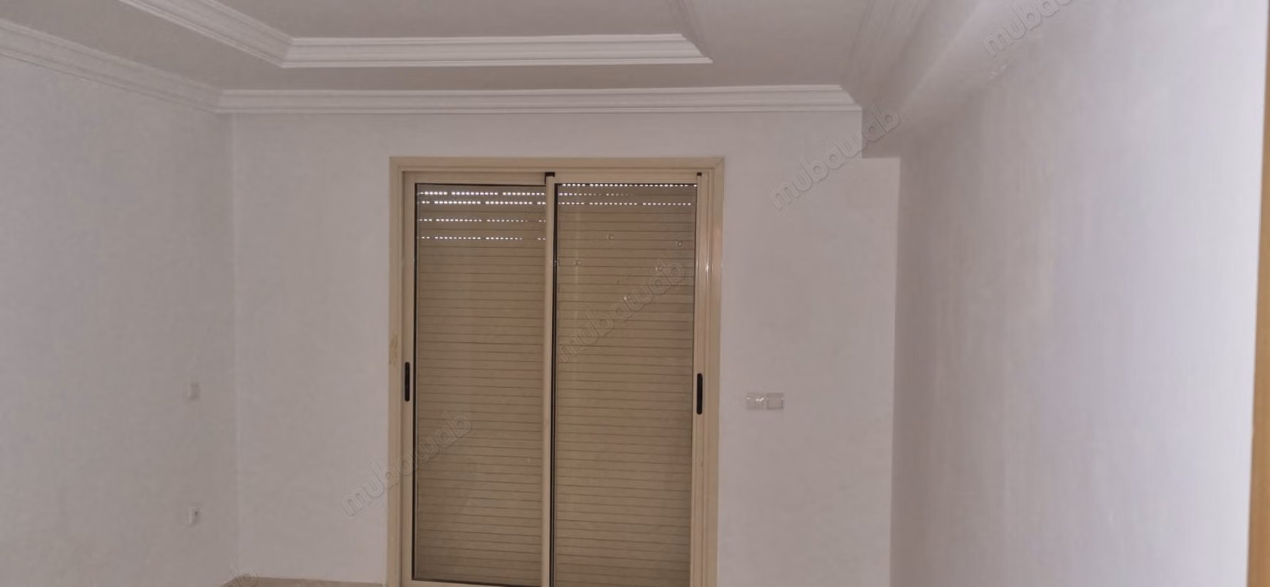 Sell apartment in Tamesna. 6 comfortable rooms. Typical Moroccan living room, secure residence