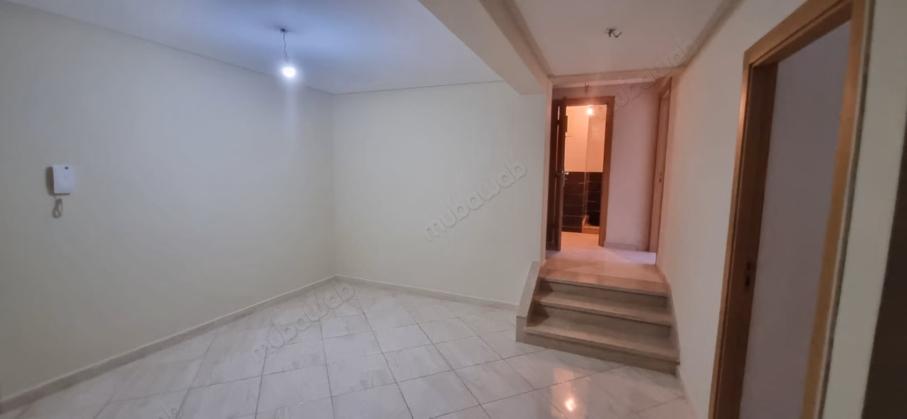 Sell apartment in Tamesna. 6 comfortable rooms. Typical Moroccan living room, secure residence