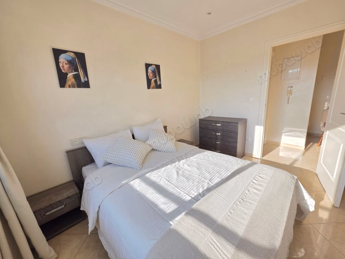 2 Bedroom Apartment Without Overlook, Burgundy