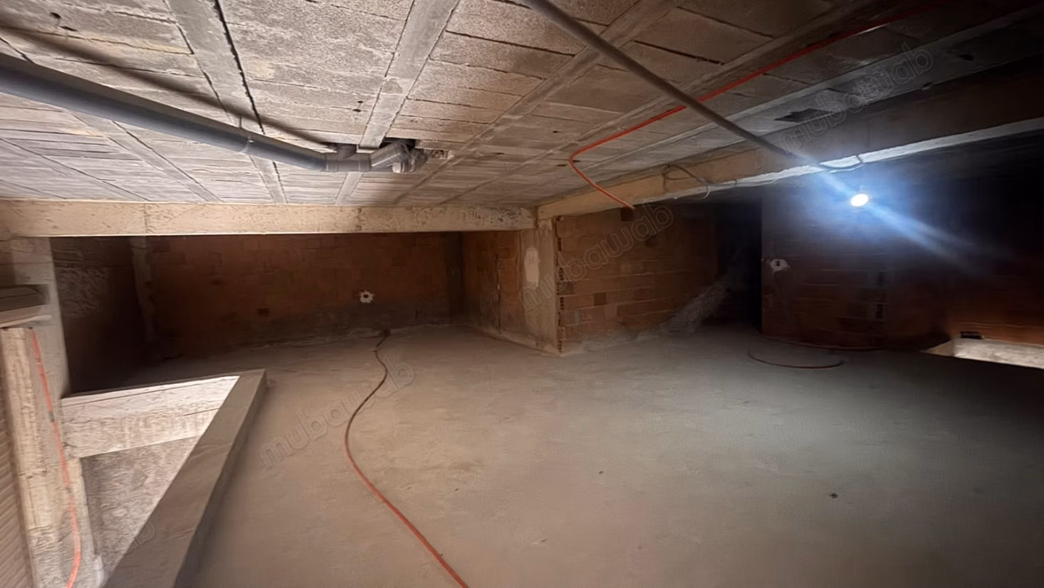 Local commercial à louer à branes 305M²