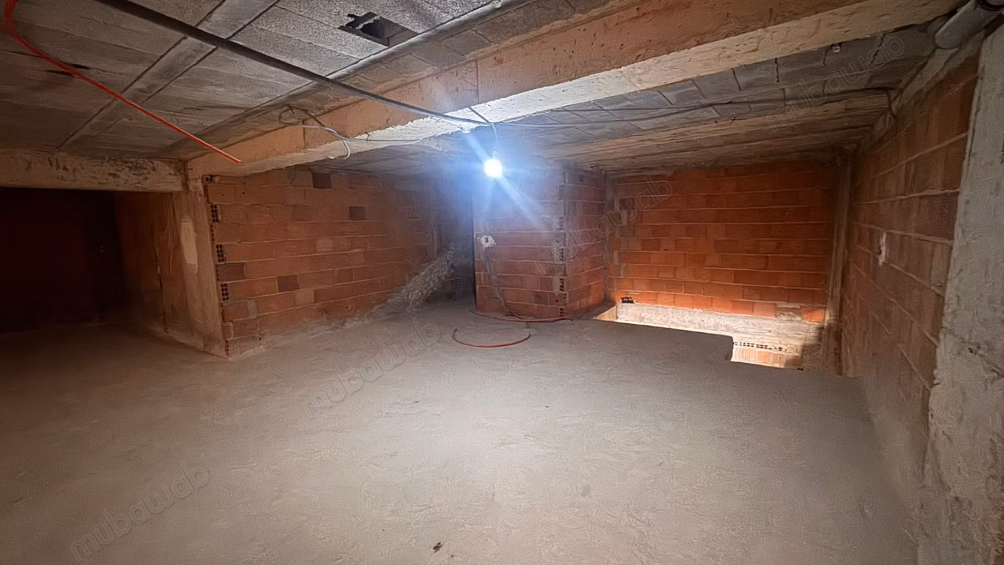Local commercial à louer à branes 305M²