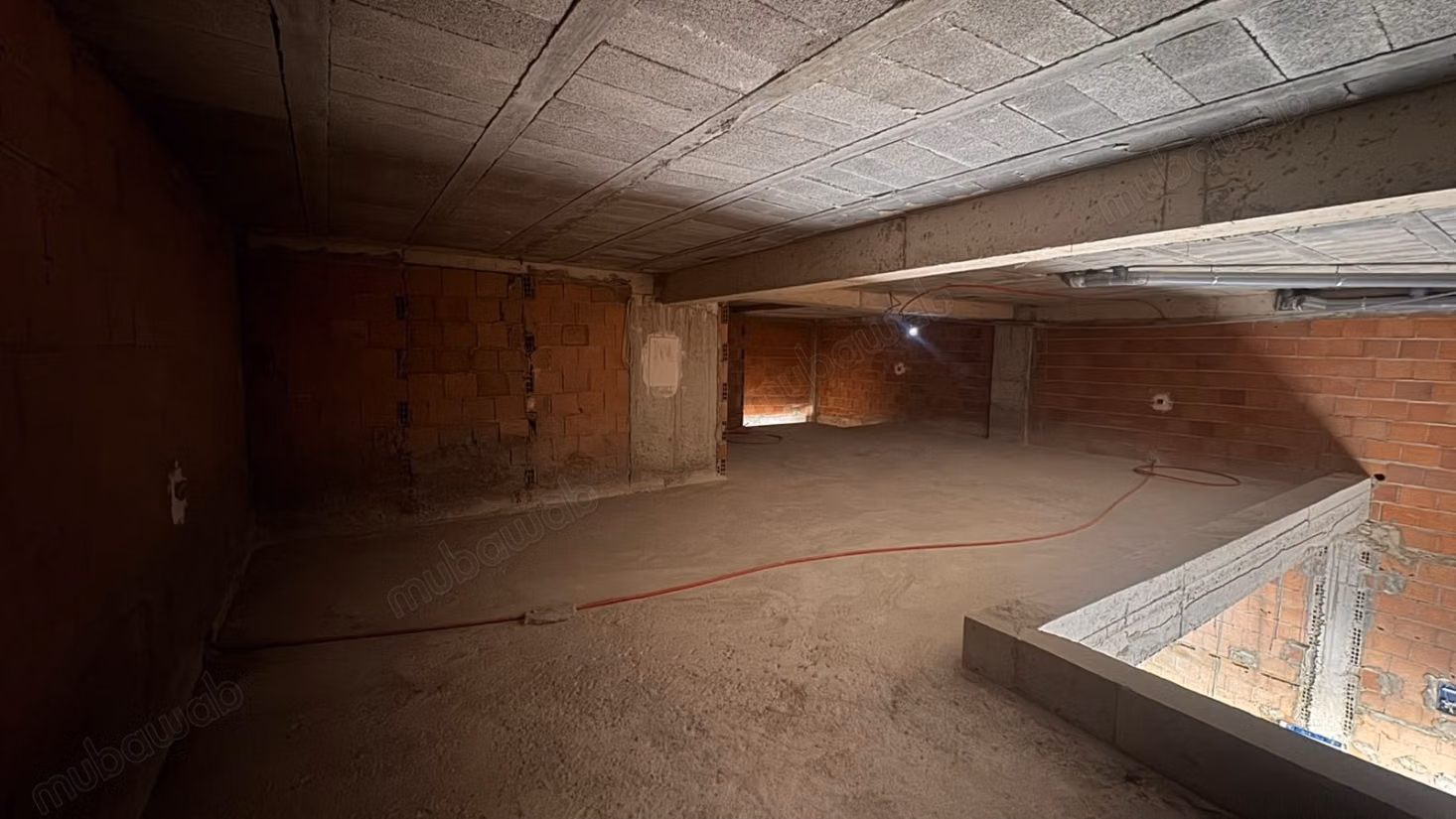 Local commercial à louer à branes 305M²