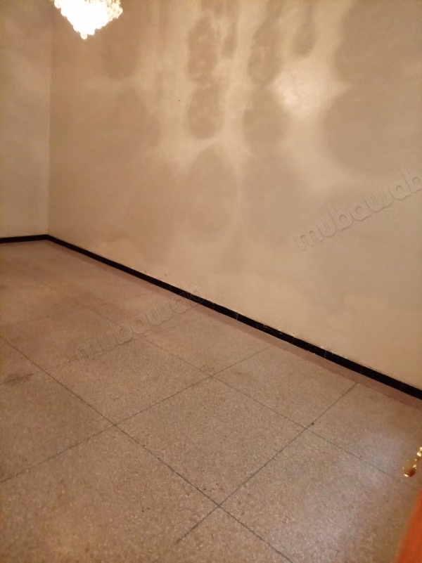 Superbe appartement à louer à Al Wifaq. Superficie 110 m². Cuisine bien équipée