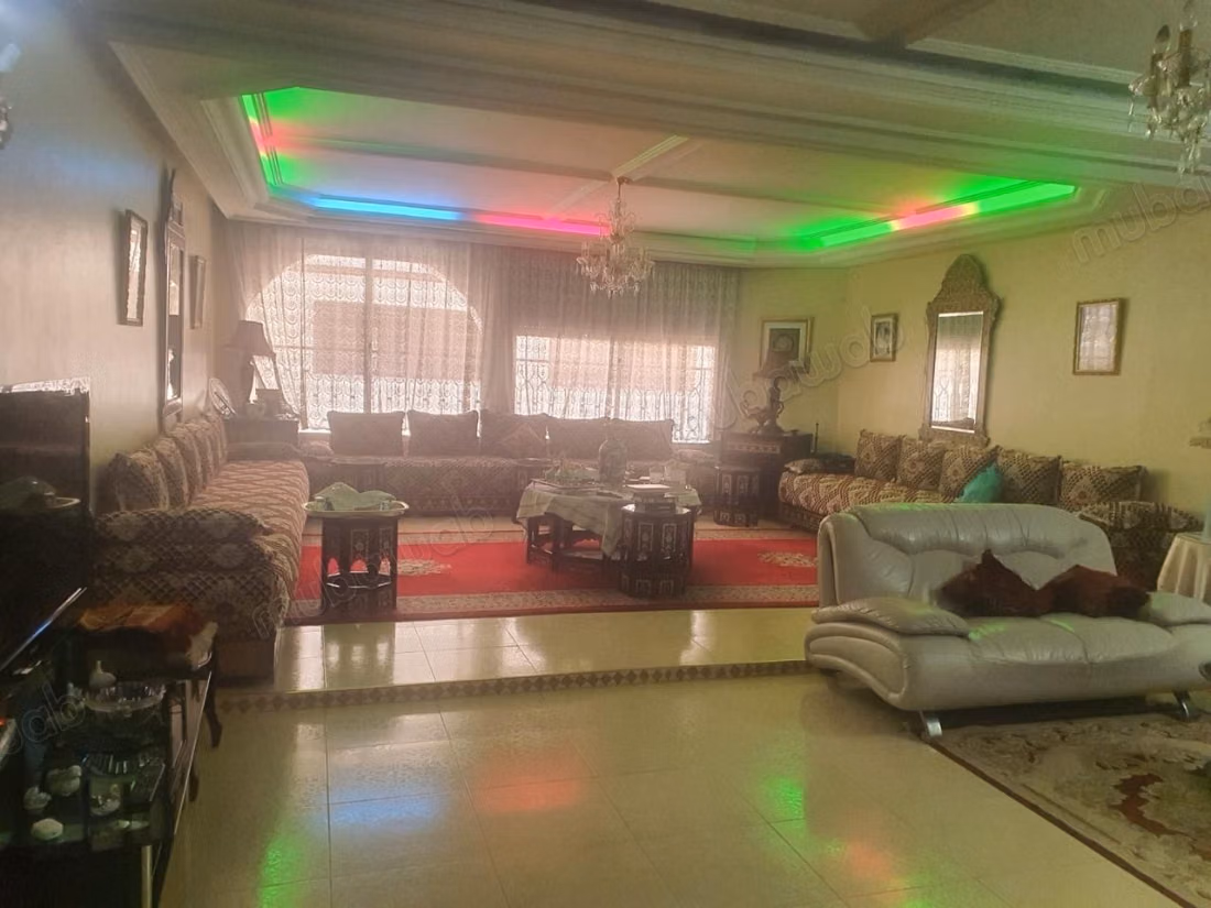 Sale of a beautiful apartment in Burger. Total area 152 m². Concierge service, air conditioning