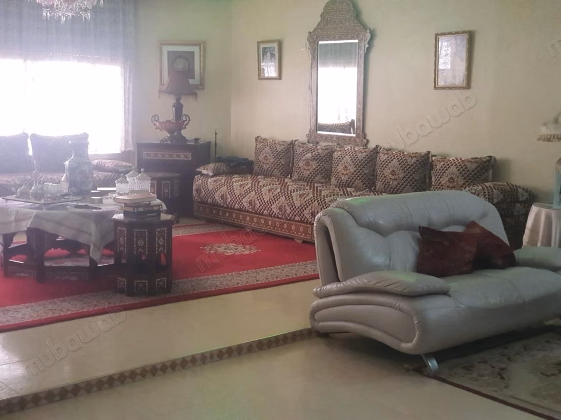 Sale of a beautiful apartment in Burger. Total area 152 m². Concierge service, air conditioning