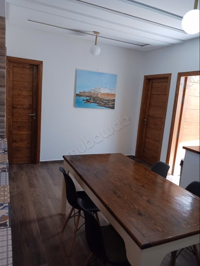 Appartement à louer à Tamraght. 
Surface de 80 m². 
Bien meublé