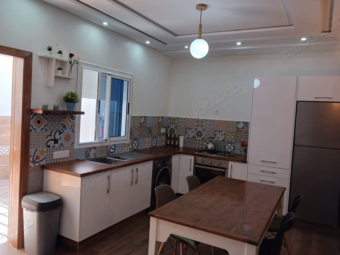 Appartement à louer à Tamraght. 
Surface de 80 m². 
Bien meublé