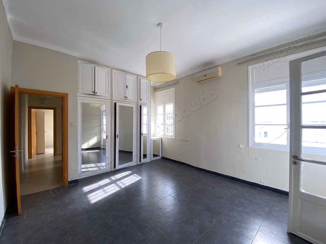 Location villa de luxe à Quartier Administratif. 
6 pièces confortables. 
Terrasse et jardin