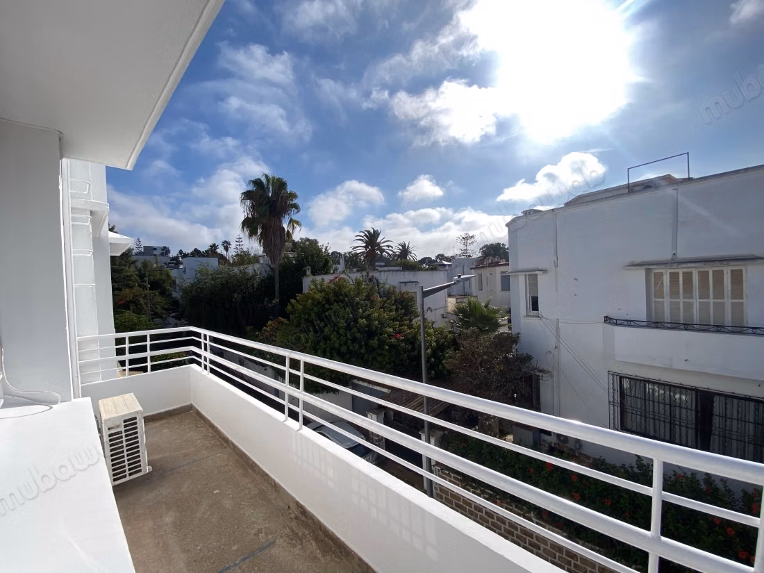 Location villa de luxe à Quartier Administratif. 
6 pièces confortables. 
Terrasse et jardin