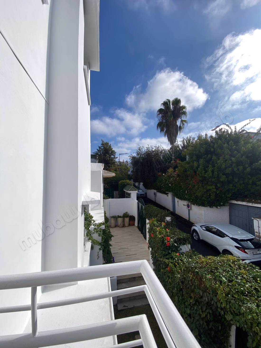 Location villa de luxe à Quartier Administratif. 
6 pièces confortables. 
Terrasse et jardin