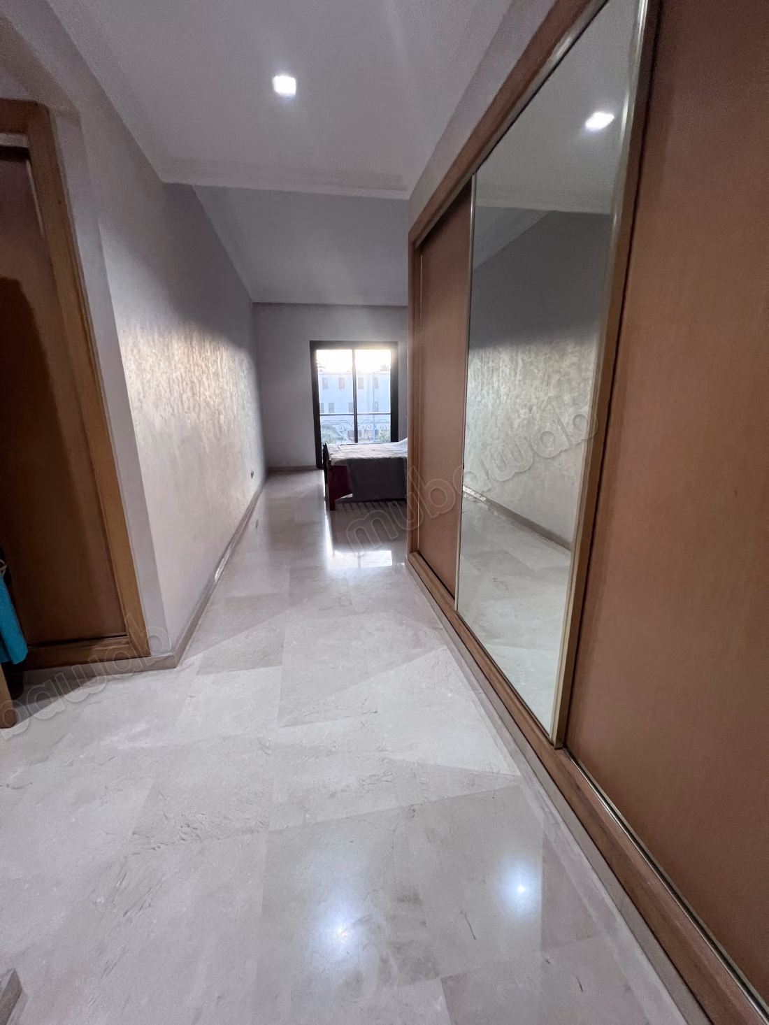 For sale - Apartment in Racine. Area of 199 m². Elevator and parking