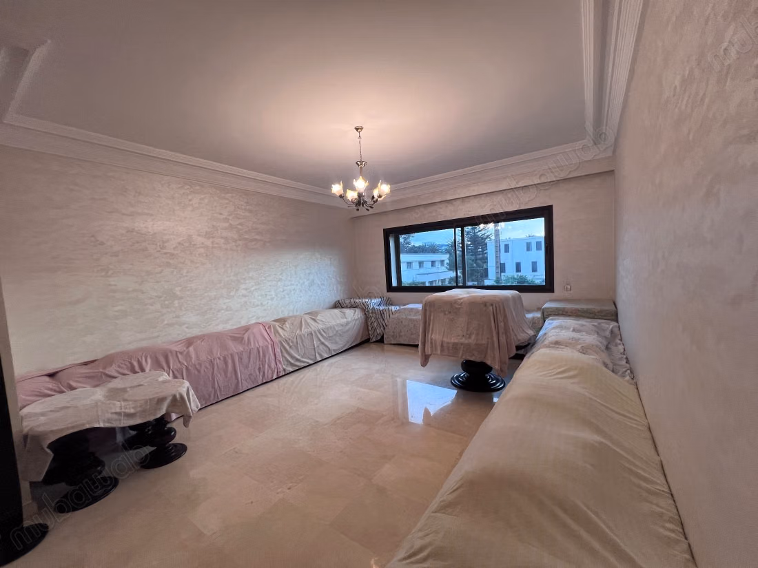 For sale - Apartment in Racine. Area of 199 m². Elevator and parking