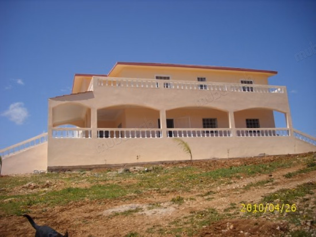A vendre: superbe villa avec piscin /Agricole