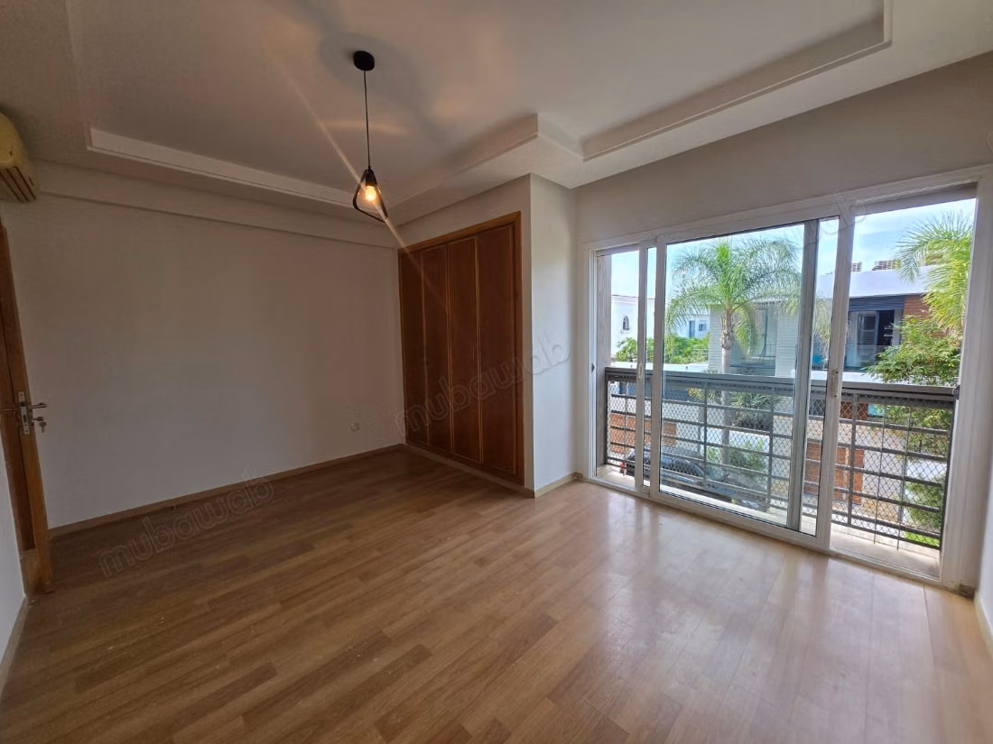 Villa a la location vide a ain Diab 
38000dh bi