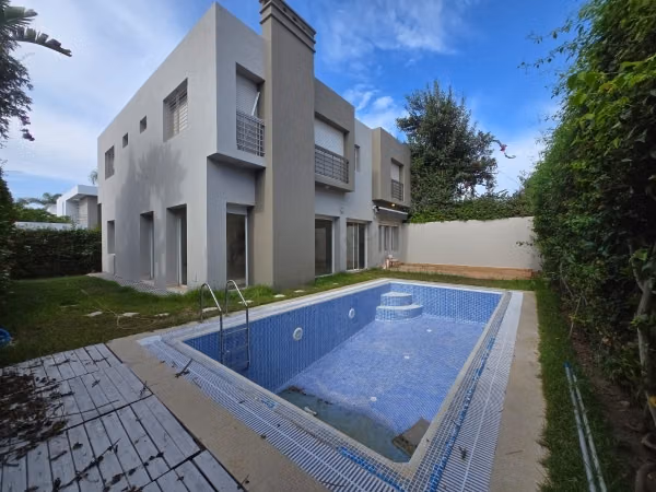 Villa a la location vide a ain Diab 
38000dh bi