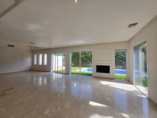 Villa a la location vide a ain Diab 
36000dh bi