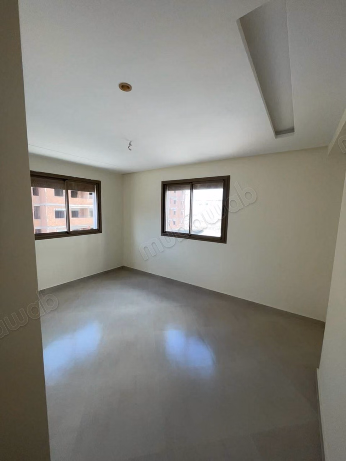 Apartment with 2 facades 80m² with titled garage
