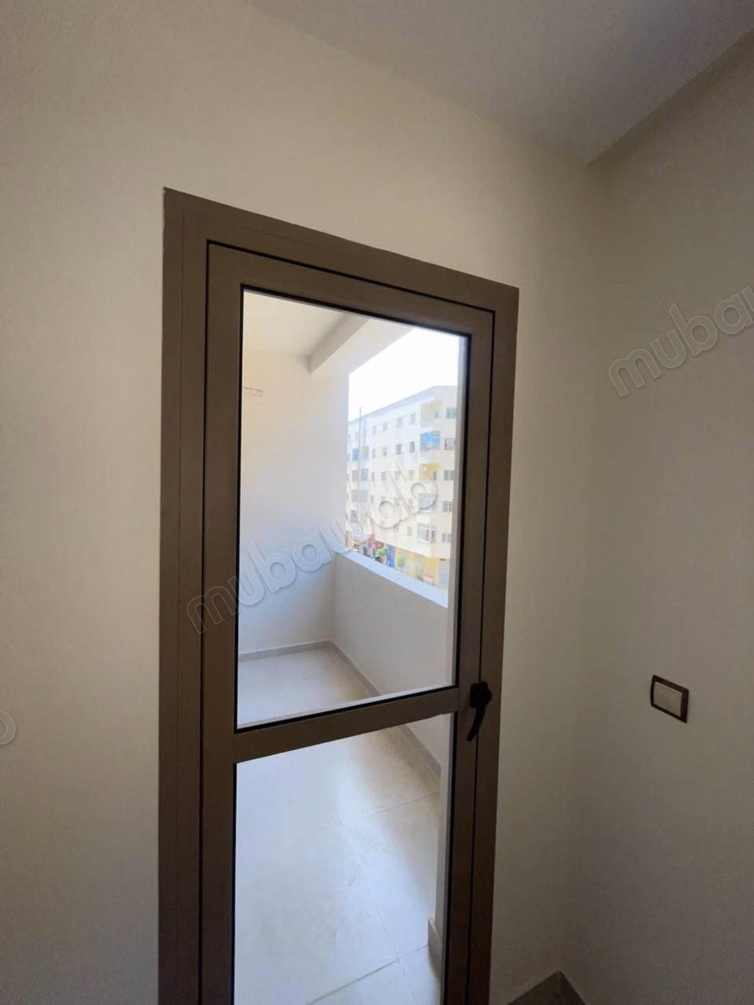 Apartment with 2 facades 80m² with titled garage