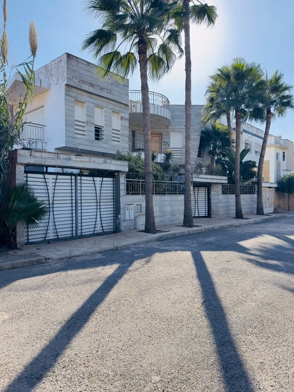 Splendide Villa Moderne 3 Façades avec Piscine – Quartier Al Boustane, El Jadida