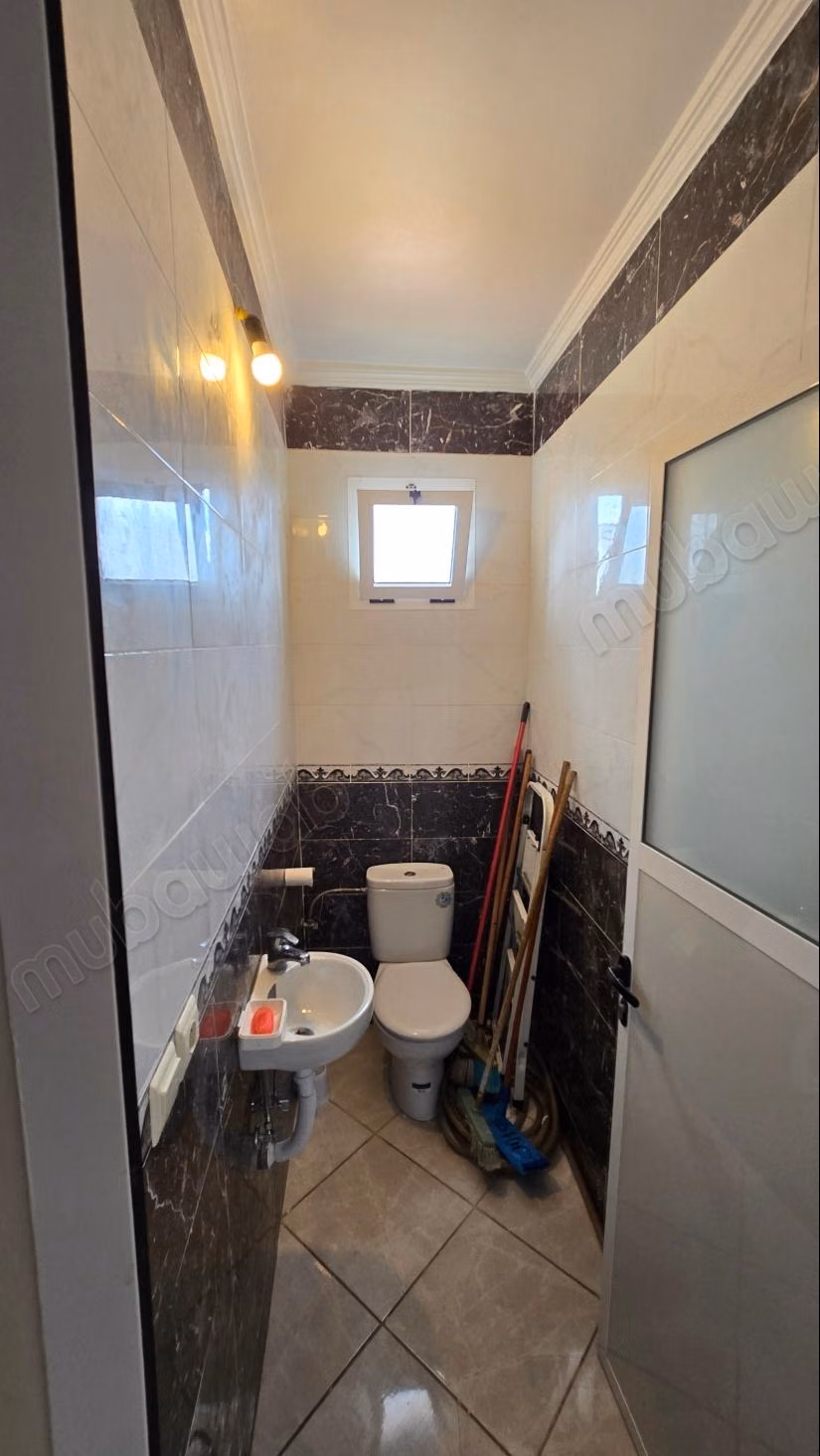 Superbe appartement à louer à M'Diq. Surface de 150 m². Bien meublé