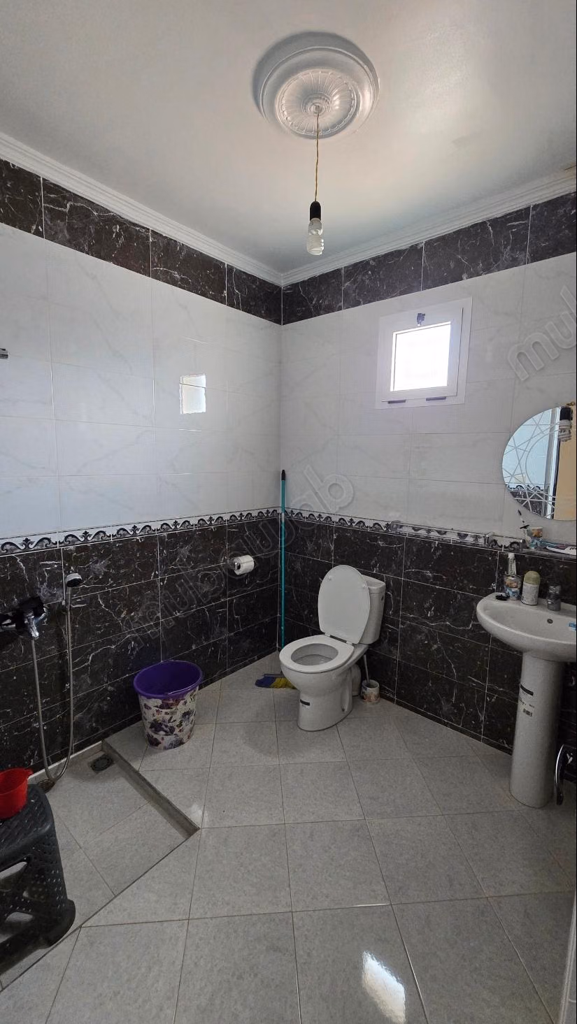 Superbe appartement à louer à M'Diq. Surface de 150 m². Bien meublé