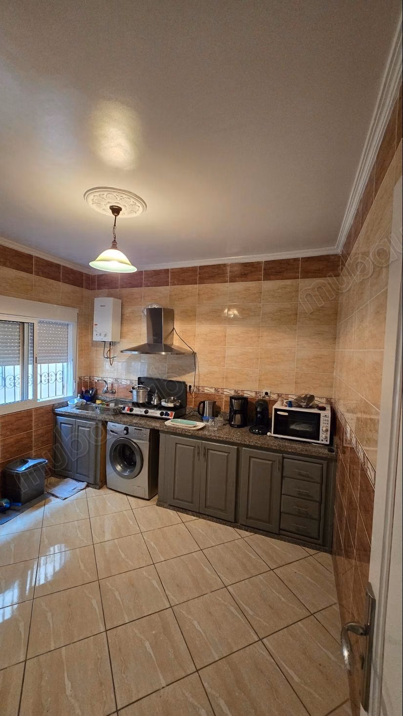 Superbe appartement à louer à M'Diq. Surface de 150 m². Bien meublé
