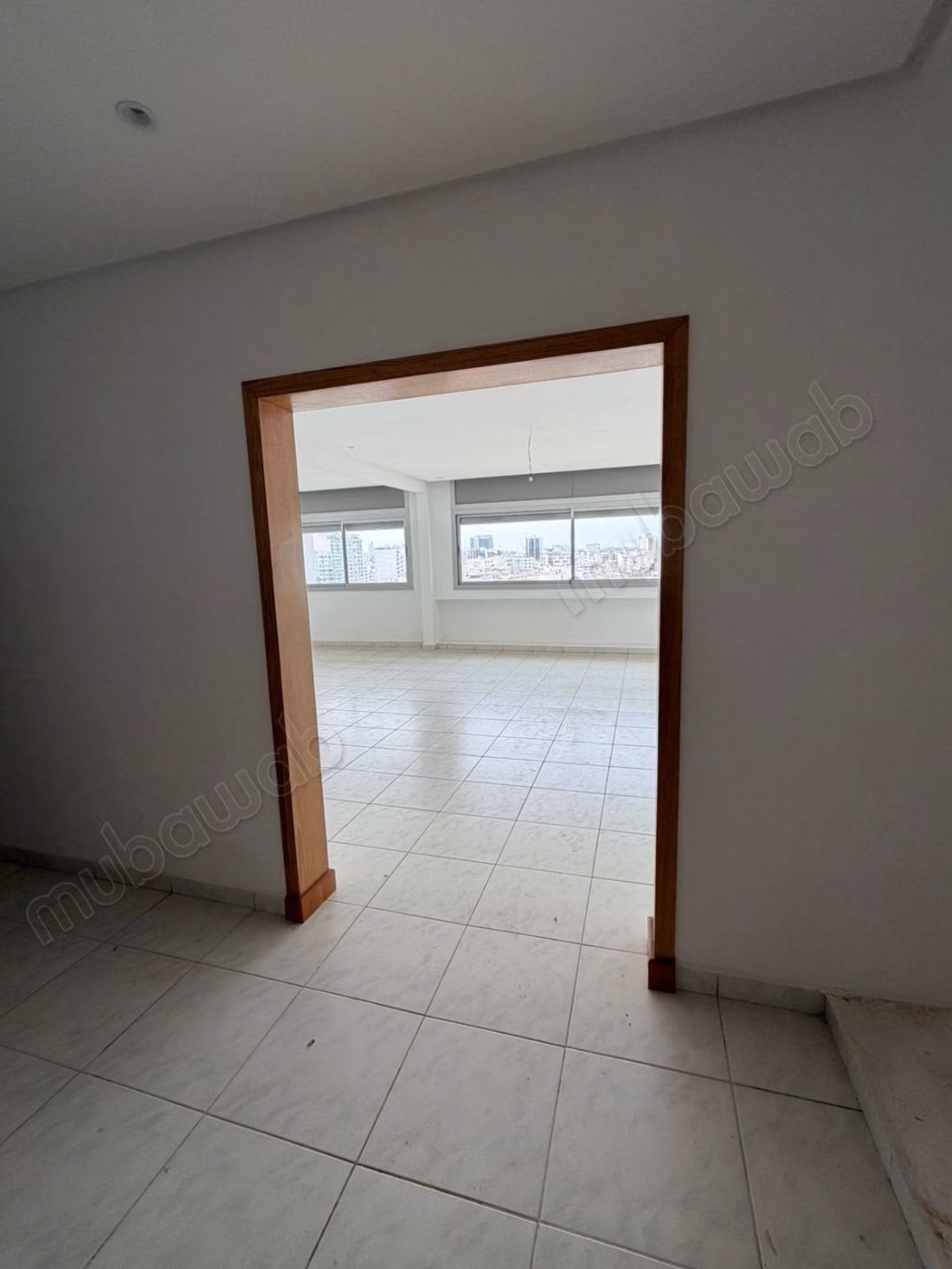 Appartement en location à Moulay Youssef. Surface de 166 m². Résidence avec concierge, climatisation générale