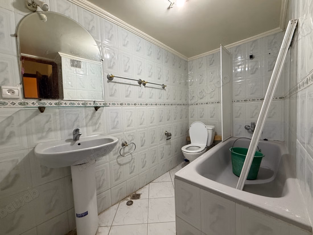 For sale apartment in the center. 3 pleasant rooms