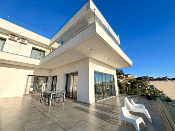 Location de villa de luxe à Madiouna. Superficie totale 1600 m². Meublé