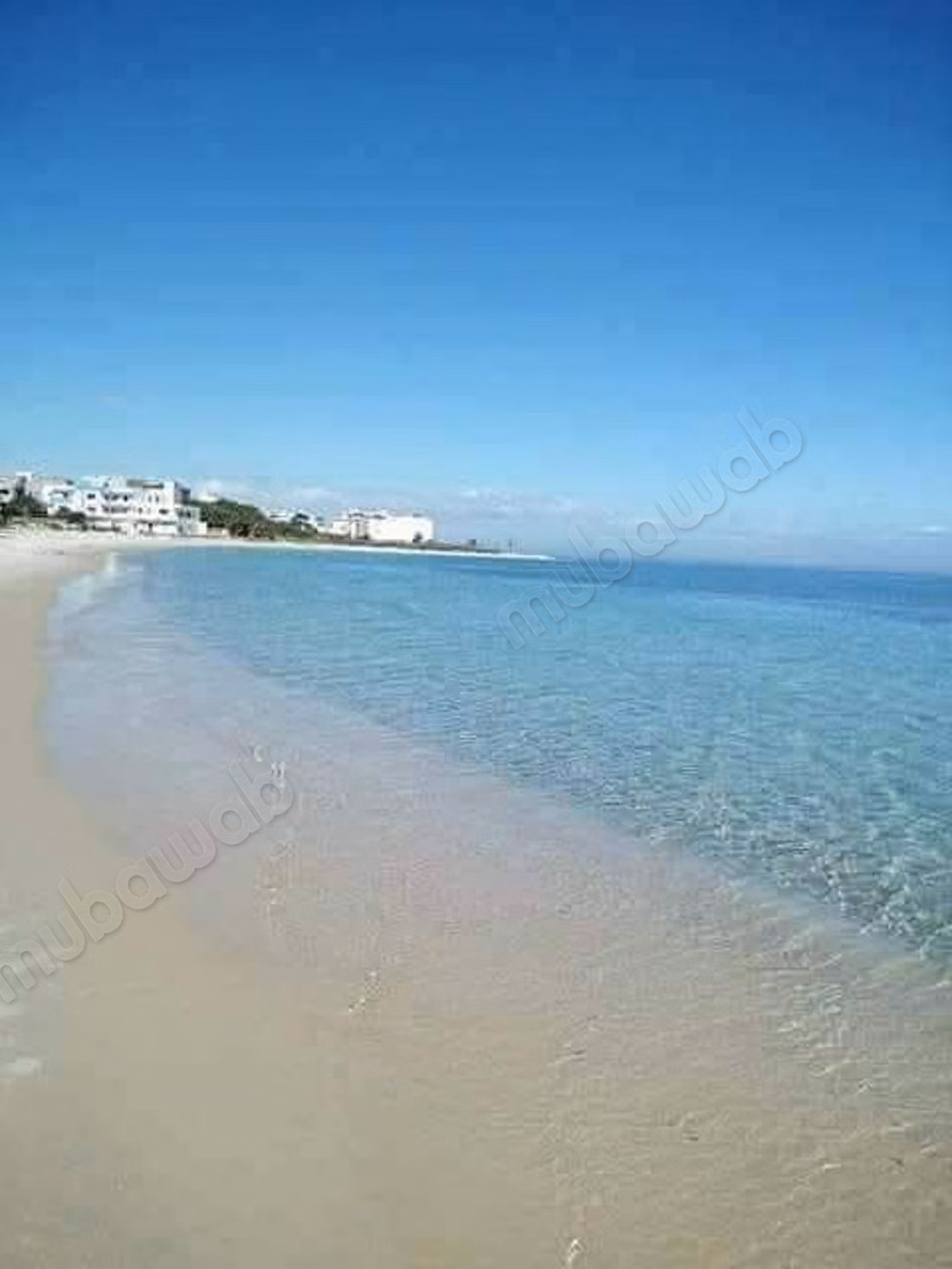 Opportunité. À Sousse Chott Mariem derrière l'hôtel Diar Mariem, un immeuble composé de 06 appartements à 50 m de la mer avec vue sur la mer dans un quartier chic construit sur un terrain de 600 mètres carrés ouvrant sur 3 façades