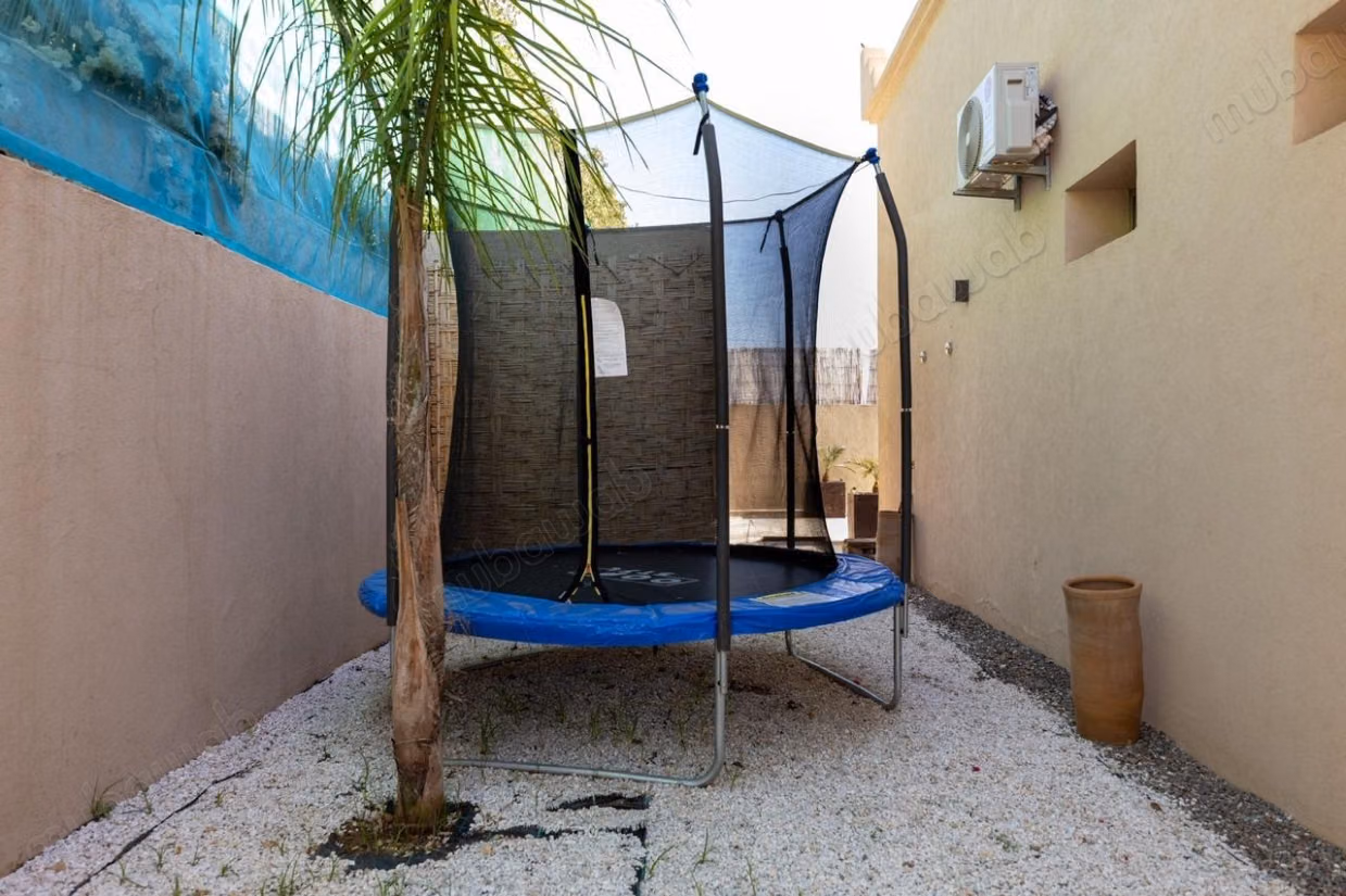 High-end house for sale on Ourika Road. Area of 175 m². Air conditioning and pool