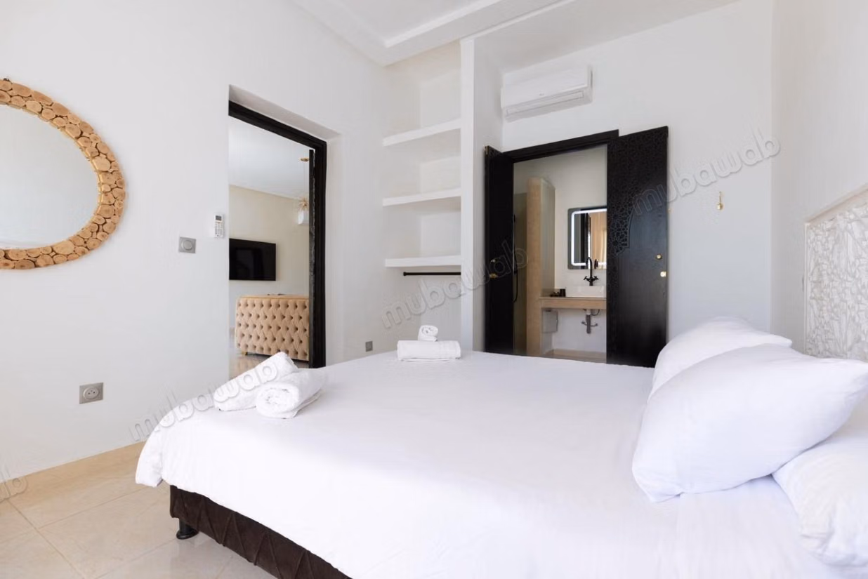 High-end house for sale on Ourika Road. Area of 175 m². Air conditioning and pool