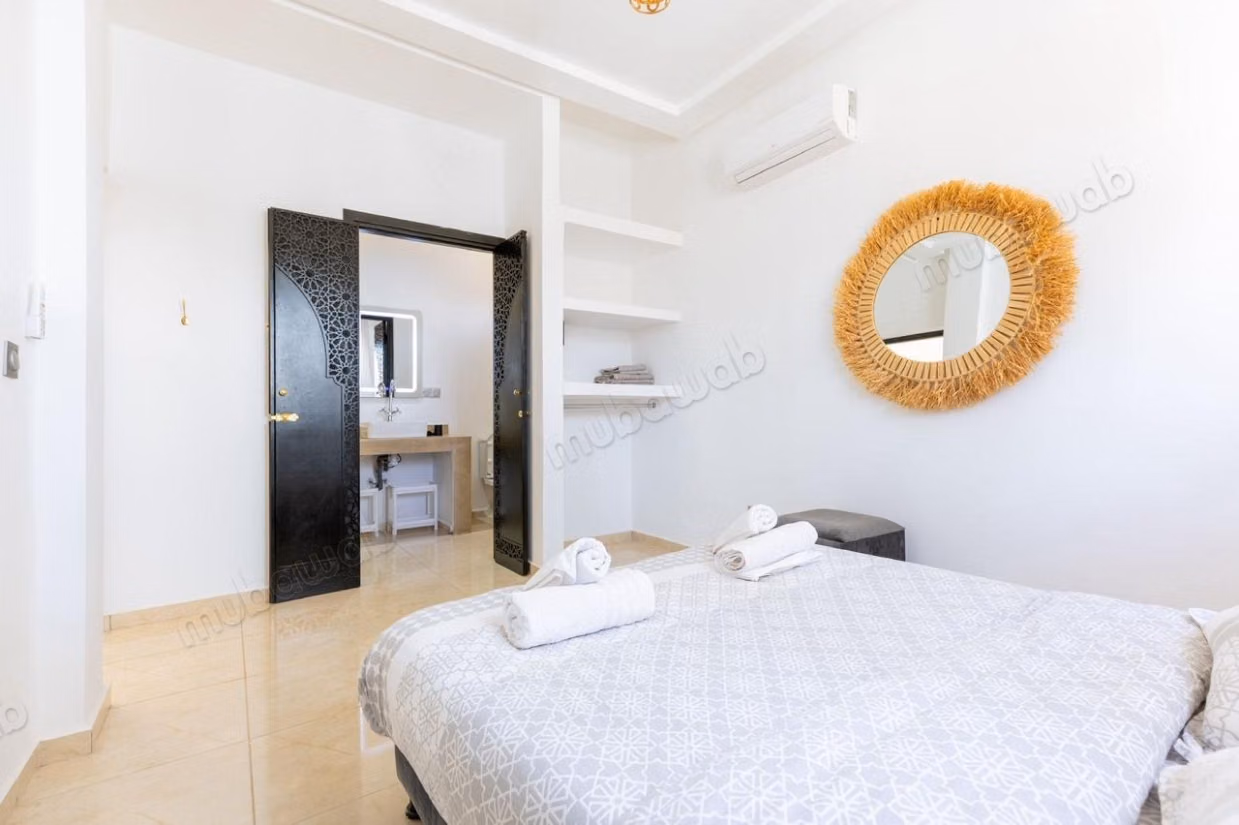 High-end house for sale on Ourika Road. Area of 175 m². Air conditioning and pool