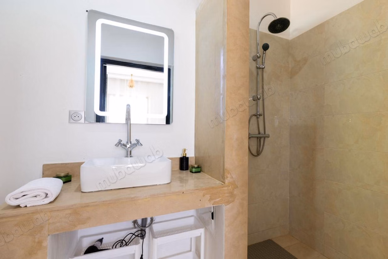 High-end house for sale on Ourika Road. Area of 175 m². Air conditioning and pool