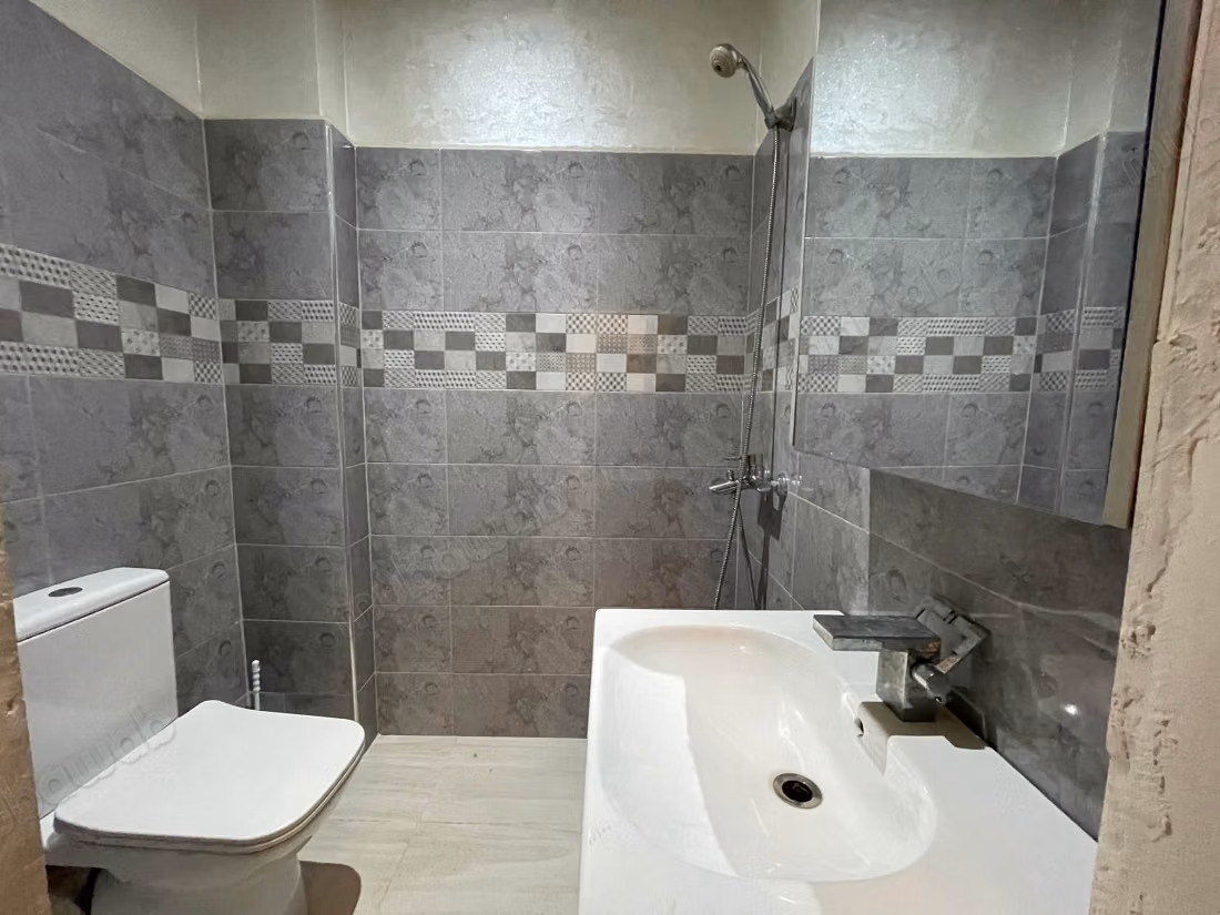 Appartamento arredato in affitto con 2 camere a Mabrouka
