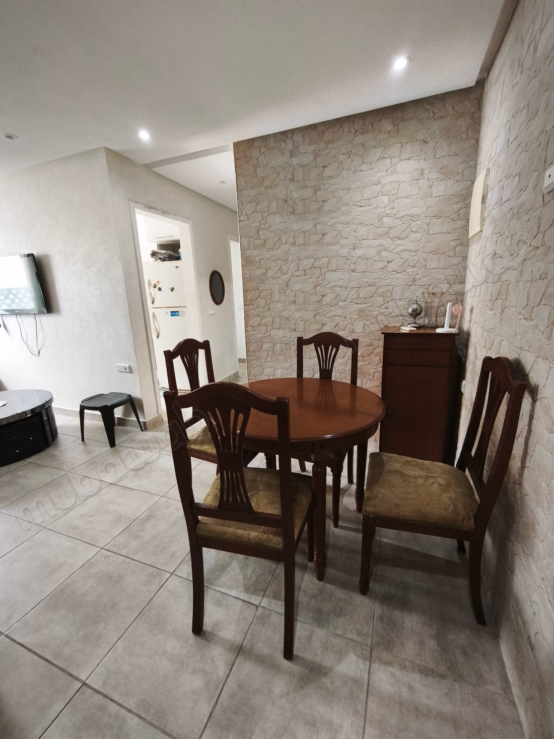 Louez cet appartement à M'Diq. Surface de 56 m². Bien meub...