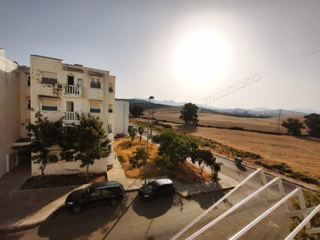 Louez cet appartement à M'Diq. 
Surface de 56 m². 
Bien meublé