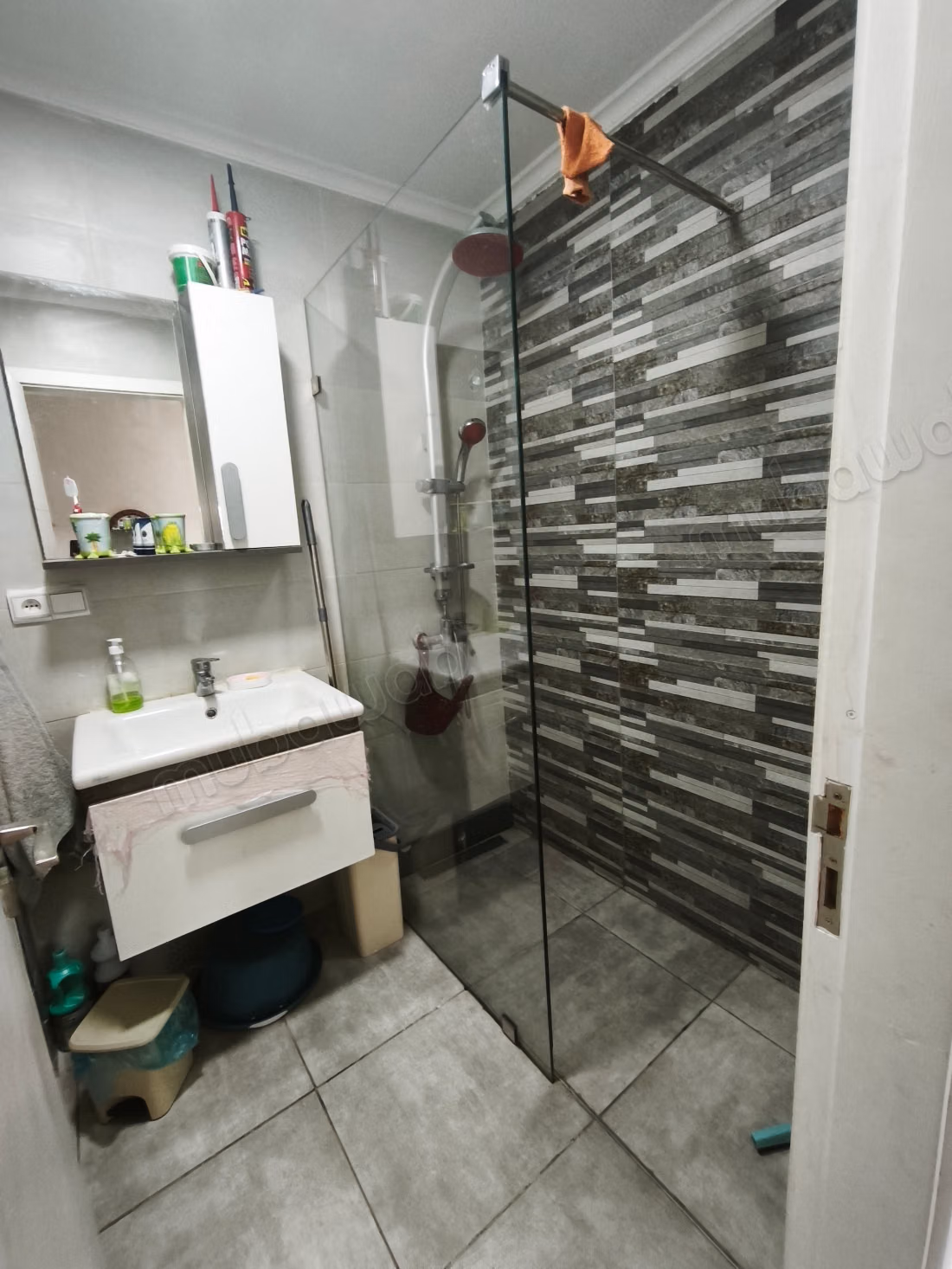Louez cet appartement à M'Diq. 
Surface de 56 m². 
Bien meublé